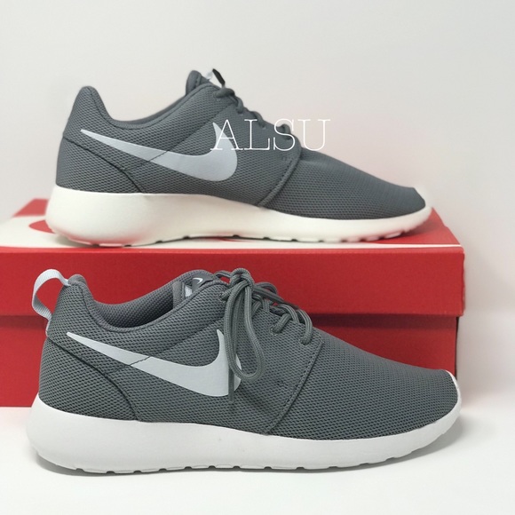 NWT Nike Roshe One Cool Grey W AUTHENTIC - Picture 4 of 7